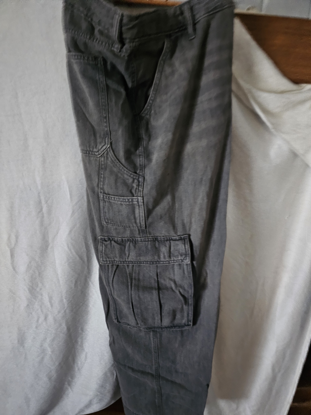 wild fable Women's Wide Leg Cargo Jeans in Charcoal Gray